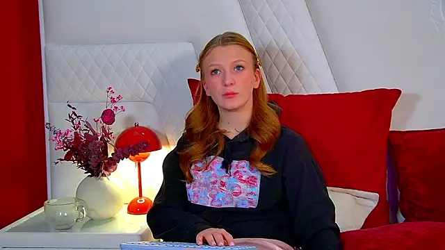 BeatriceBinoche 现场XXX聊天