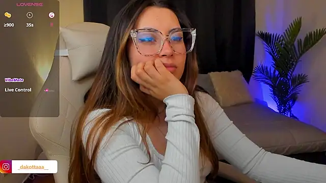 dakottaa_'s Live XXX Chat