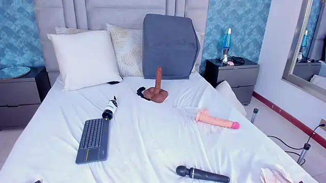 NiiaMoore élő XXX-chatje