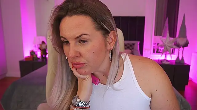 Show modela KiraCandyS na web-kameri