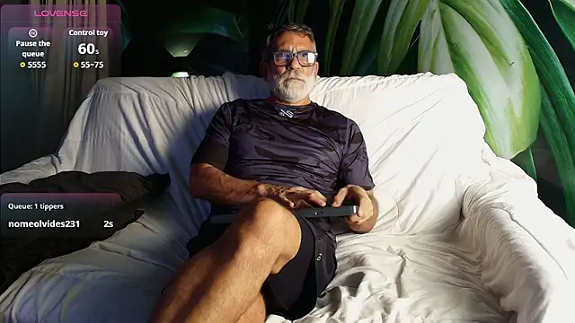 LukeCrews' Live XXX Chat