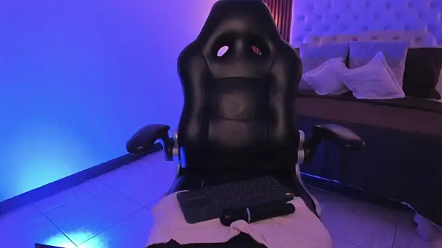 ZamabyCrucie's Live XXX Chat