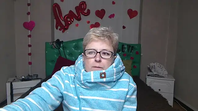 EmiliaGree's Live XXX Chat