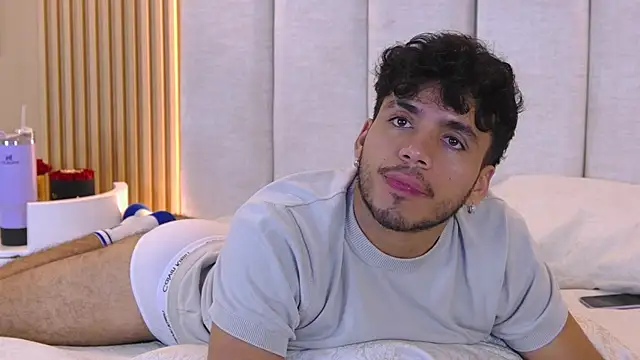 AlexanderJordan's Live XXX Chat