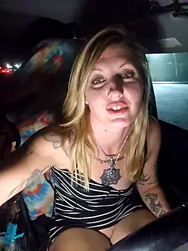 SheIsSomething's Live XXX Chat