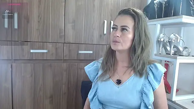 magenta_maturr's Live XXX Chat