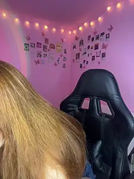 Davne_ élő XXX-chatje