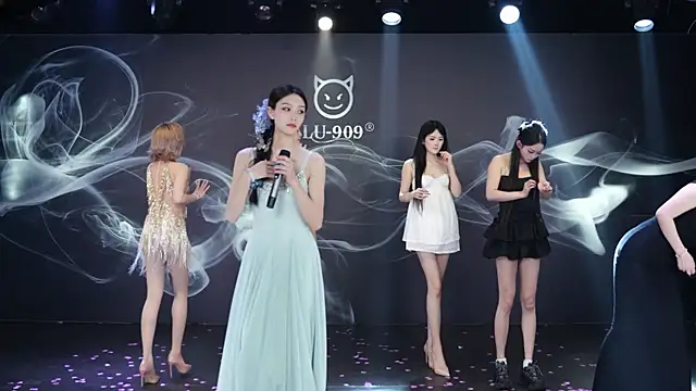 LU-909-'s Webcam Show