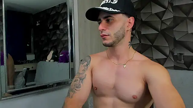 Latino_stud4u's Webcam Show