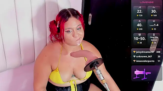 sharlotthe_bigass' Live XXX Chat