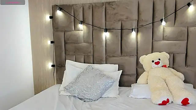 Онлайн чат XXX MiiaGreys