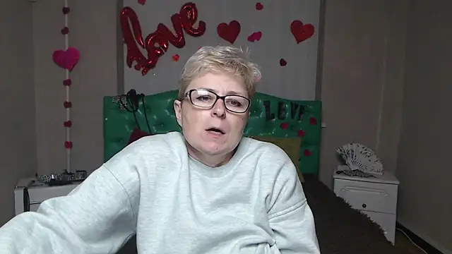 EmiliaGree's Live XXX Chat