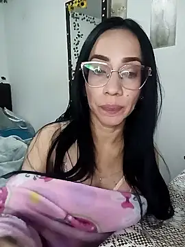 YaraDuartee's Live XXX Chat
