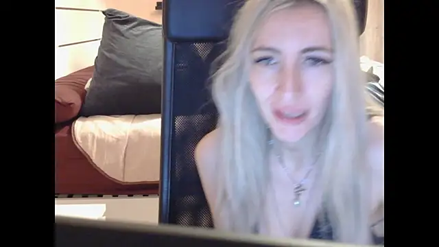 BarbieBlondieGirl 现场XXX聊天