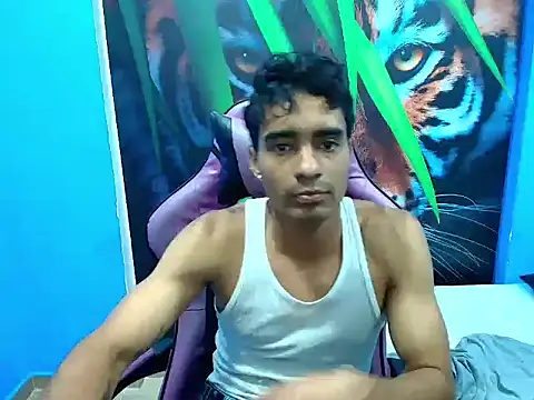 Aaron-00 Live XXX-Chat