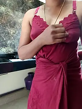 Tamil_Shalini_Lustyy Adlı Modelin Canlı XXX Sohbeti