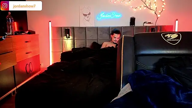 JordanShow's Live XXX Chat