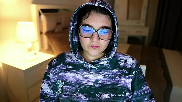 Camilaa_bueno's Live XXX Chat