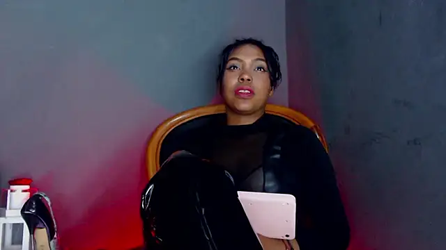 SusaanPonce Show in webcam