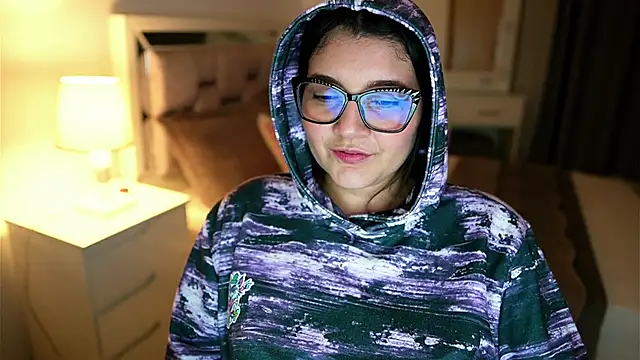 Camilaa_bueno élő XXX-chatje