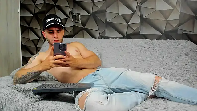 Latino_stud4u's Live XXX Chat