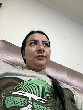 Abril_Luv élő XXX-chatje