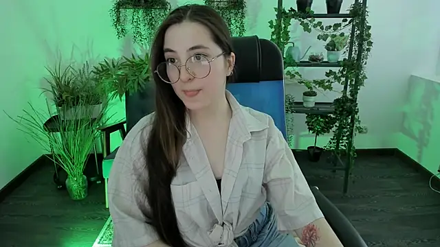 VirtuallVoyant's Live XXX Chat