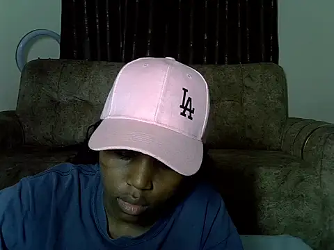 AurelAdaのライブXXXチャット