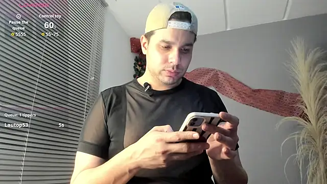 Latin_boy_surprisee's Webcam Show