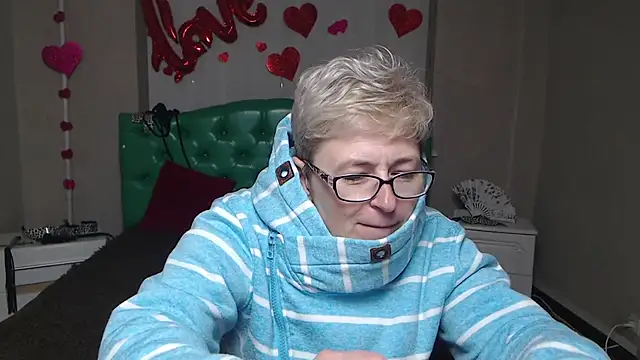 EmiliaGree Chat XXX live