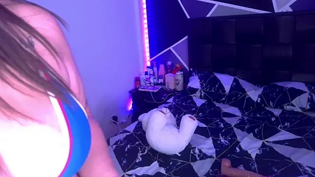 jazminslut élő XXX-chatje