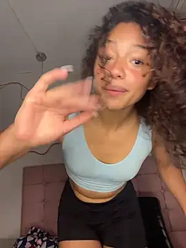 PrettyLia live XXX chat