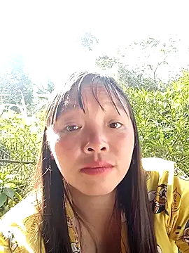 Minkine022: διαδικτυακό σόου στην κάμερα