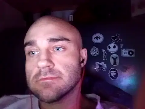 BulbasaurIsmettv: διαδικτυακό σόου στην κάμερα