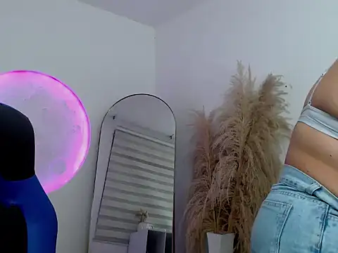 Yadis_hot's Live XXX Chat