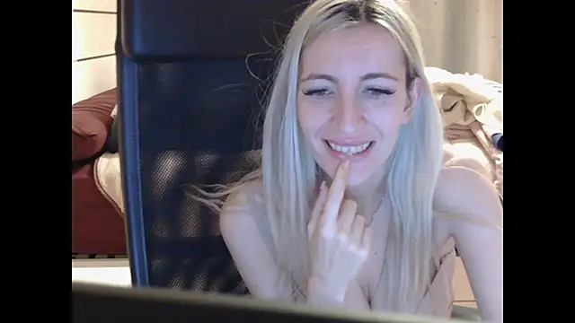 BarbieBlondieGirl's Live XXX Chat