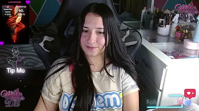 XXX chat uživo modela Mysticdooll69