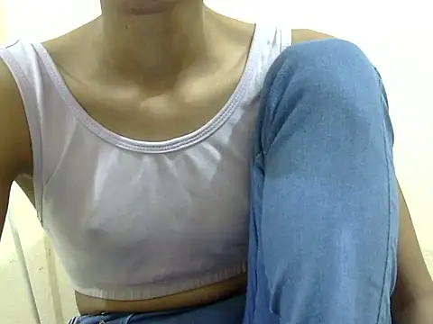 Anu_tiny Adlı Modelin Canlı XXX Sohbeti