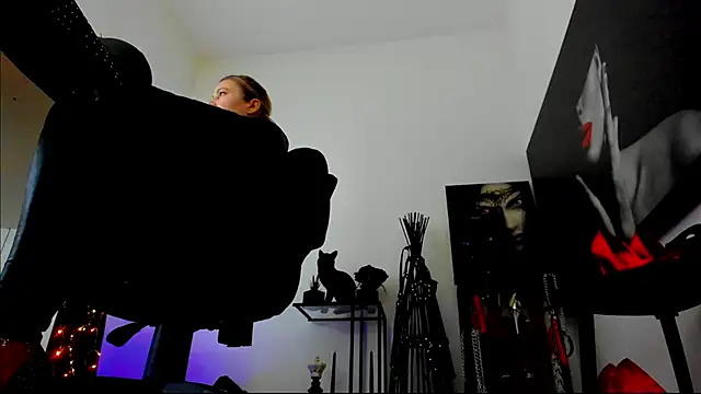 XXX chat uživo modela MistressDemisweet