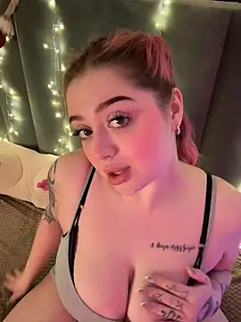 KellyMoors: онлайн-секс-чат