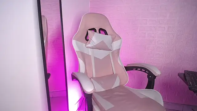 Princess_Mia1126 Live XXX Chat