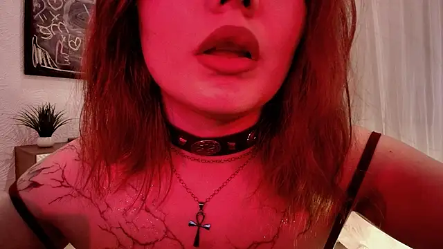 XXX chat uživo modela Dark_Moni