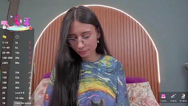 NayeCloud live XXX chat