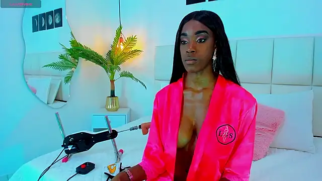 Zafira_queen Show in webcam