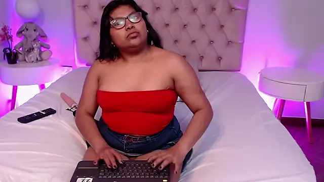 Kiri_Black_ élő XXX-chatje