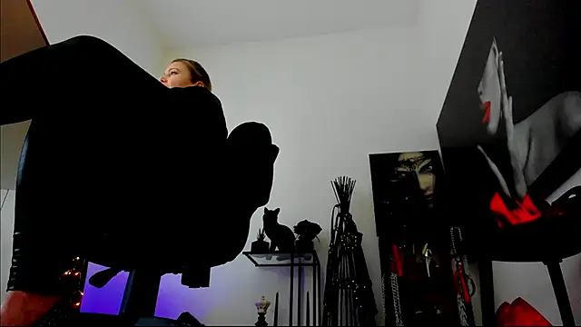 MistressDemisweet: διαδικτυακό σόου στην κάμερα