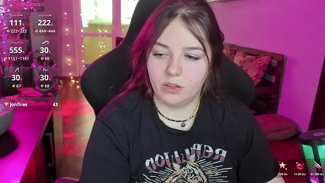 XNirvanaX Chat XXX in diretta