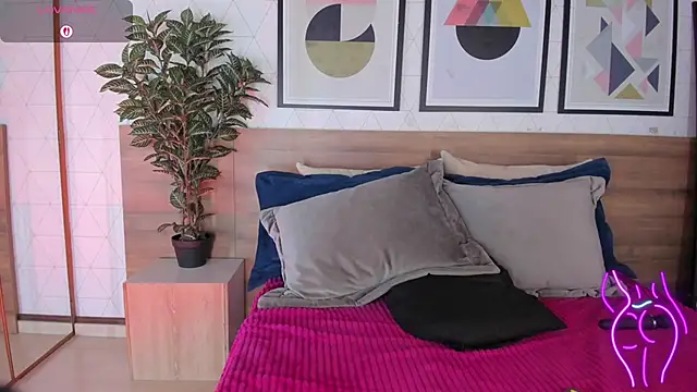 MiaKay1 élő XXX-chatje