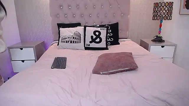 MiiaSuki Chat XXX in diretta