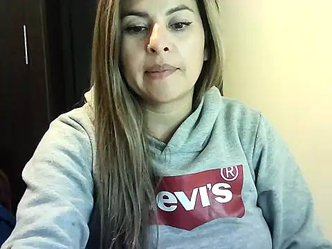 Chatroom XXX en direct de Valery__Rouse_